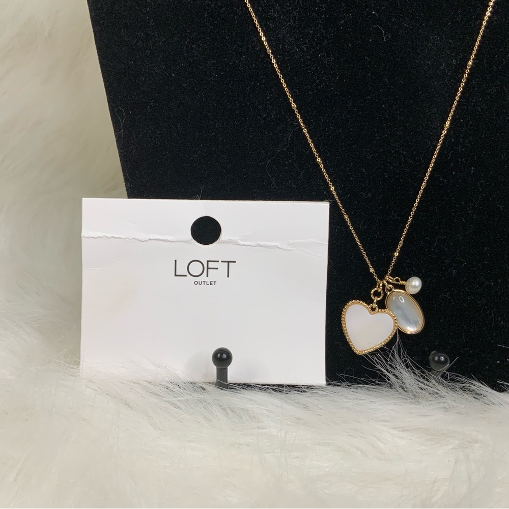 LOFT Gold Heart Pendant Necklace NWT - Picture 2 of 4